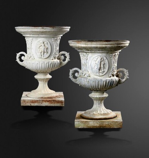 Garden planters/pots: A pair of rare cast iron urns
