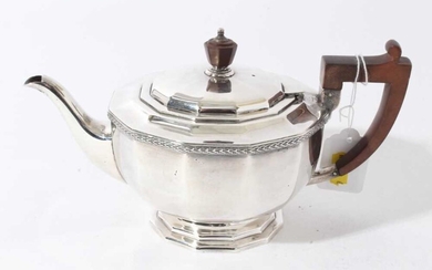 George V silver teapot of cauldron form with faceted decoration, bakelite finial and angular handle
