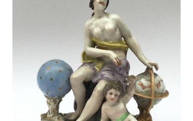 Gruppo in porcellana policroma raffigurante una scena allegorica con mappamondo e sfera celeste, tracce di marchio sotto la base, secolo...
