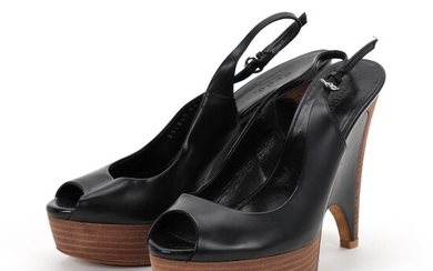 Gucci A pair of wedges of black leather with open toe and...