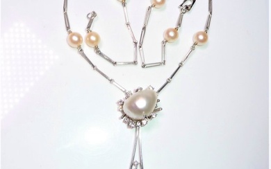 Handcrafted with Signé - Necklace with pendant - 18 kt. White gold Diamond (Natural) - Pearl