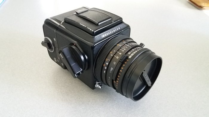 Hasselblad 500 CM + Carl Zeiss Planar CF 80 mm 2.8