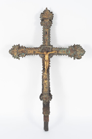 Italian school of the 16th century. Renaissance processional cross in gilded copper with a wooden soul.