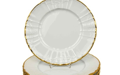 KPM BERLIN 6 assiettes plates, 20e s. Décor en relief 'Rocaille', porcelaine blanche avec bord...