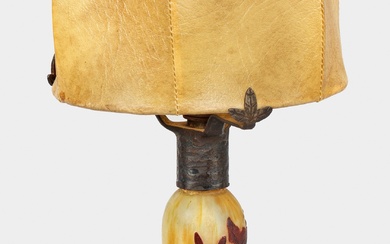 Lampe de table Art Nouveau à 1 pied ; pied en verre overlay avec décor...