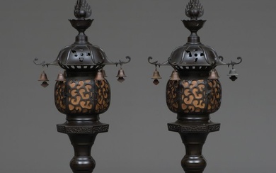Lantern (2) - Lanterns 灯籠 (tôrô) - Patinated bronze