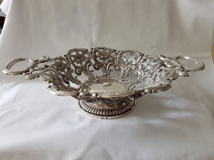 Large Antique Oval openwork silver basket with rich flower decoration - (1) - .835 silver - Europe - First half 20th century