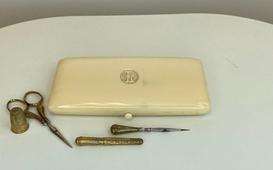 Large monogrammed ivory case with sewing attributes "soap" - Certificate included - Ivory - Circa 1870
