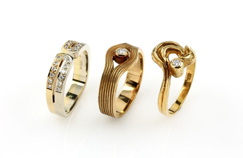 Lot 3 14 kt gold rings with...