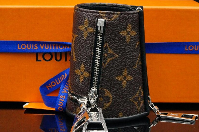 Louis Vuitton 2021 S/S Monogram Cuff (Sold Out)