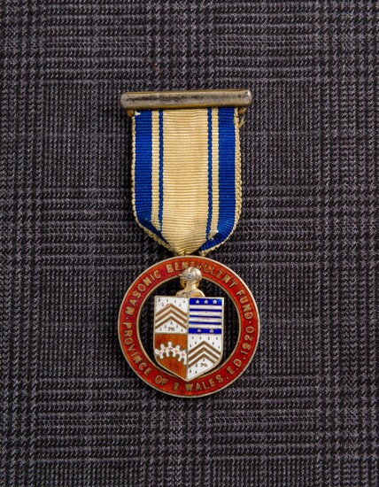 Médaille anglaise maçonnique en laiton gravée...