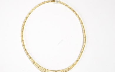 NECKLACE NECKLACE in articulated 14k yellow gold decorated...