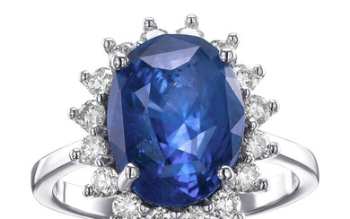 NO RESERVE - 6.08 Carat Sapphire and Diamonds and 0.50Ct Diamonds - 18 kt. White gold - Ring