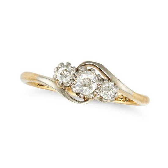 NO RESERVE - A DIAMOND THREE STONE RING in 18ct yellow gold and platinum, set with three old cut