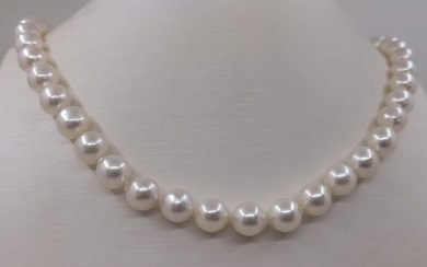 Necklace 9x9.5mm Akoya Pearls