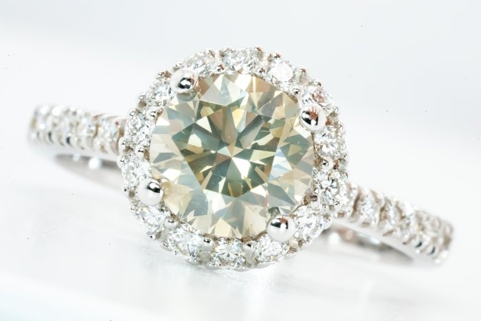 **No Reserve** - 18 kt. White gold - Ring - 1.61 ct Diamond - Natural Light Grayish Yellowish Brown SI2 & VS Diamonds