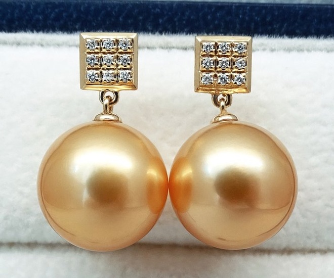 No Reserve Price - Golden South Sea Pearls, Round, 24K Golden Saturation 12.56, 12.58 mm 18 kt. Yellow Gold - Earrings - Diamond