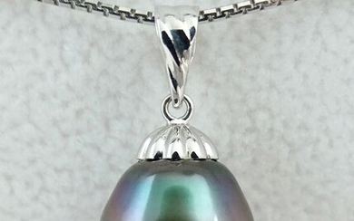 No Reserve Price - Tahitian pearl, Aubergine Peacock Drop-Shaped 11.27 X 13.25 mm - Pendant, 18 kt. White Gold