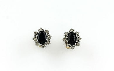 Pair of 18 kt gold earrings with sapphires and diamonds