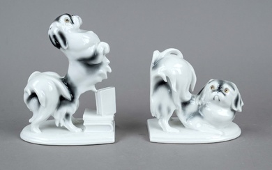 Pair of figural bookends, porcelain factory Ilse Pfeffer, Gotha, around 1920/30, each set with fully