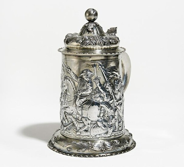 Partially gilt silver historism tankard with battle