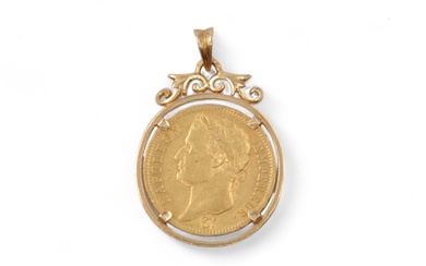 Pendentif en or jaune 18K (750/1000) centré d'un 40 francs Napoléon 1812 en or. Poinçon...