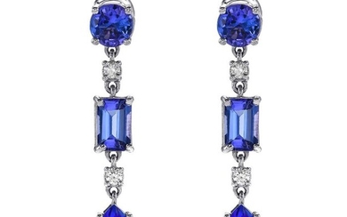 Perfect Color 4.80 ct Tanzanite and Diamonds Earrings - 14 kt. White gold - Earrings - 4.80 ct Tanzanite - Diamonds, NO RESERVE