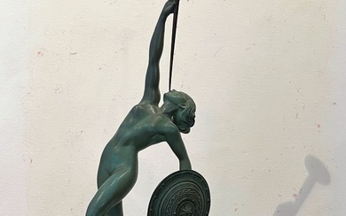 Raymonde GUERBE (1894-1995) Allégorie de la Renommée ou Jéricho Sculpture en fonte d'art à patine...