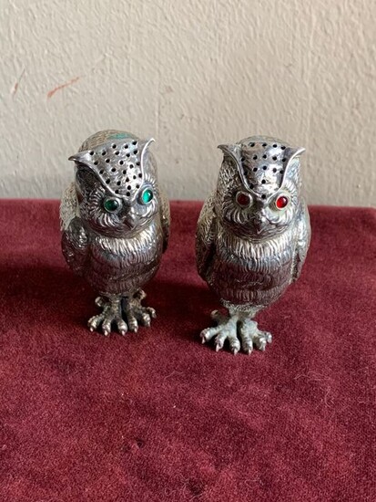 Salt and pepper shakers (2) - .800 silver - Europe - Mid 20th century