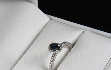 Sapphire and diamond ring of 14 kt. white gold