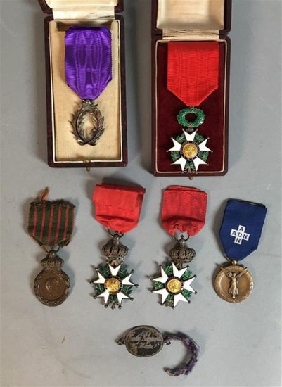 Ensemble de six médailles