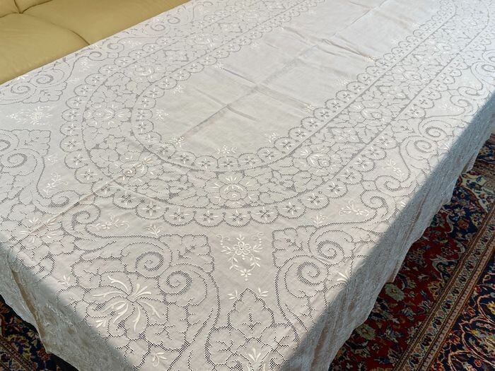 Sicilian embroidered tablecloth for 12 - 280 x 180 cm (13) - Linen - Mid 20th century