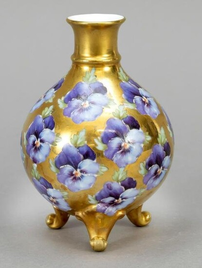 Spherical vase on 3 feet, Hein