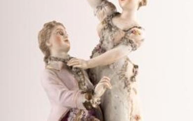 Statuina in porcellana con dama e gentiluomo
