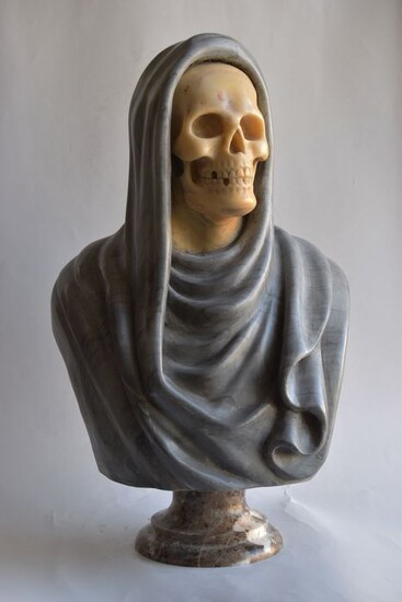 Studio Todini - Sculpture, Busto rappresentante il tema della "Vanitas" - 52 cm - Marble - Late 20th century