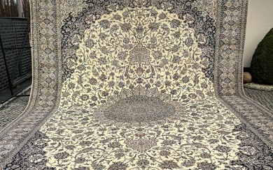 The biggest Nain Habibian 630x413 cm - Carpet - 630 cm - 413 cm