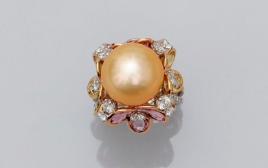 Two-gold "couture" ring, 750 MM, crowned with a very beautiful round cultured pearl, gold color, diameter 14 / 15 mm, worn four florets decorated with pink or yellow sapphires and diamonds, between six lines of diamonds, total sapphires: about 1.20...