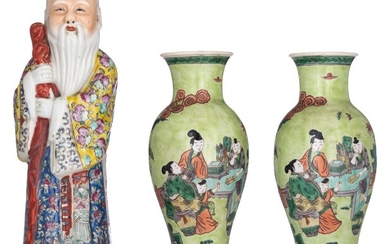 Two identical Chinese famille verte vases, Guangxu period, H 26 cm - added a famille rose biscuit Shou-Xing, late 19thC/20thC, H 34 cm
