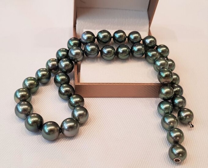 United Pearl - No Reserve Price - 18 kt. White Gold - 10x11mm Top Quality Round Tahitian Pearls - Necklace