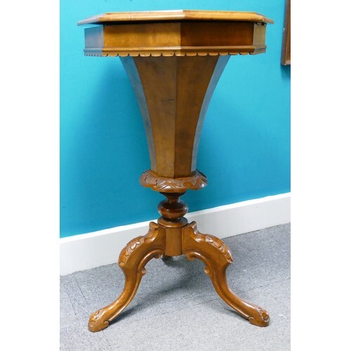 Victorian Walnut trumpet shaped sewing table: Measuring 44cm...