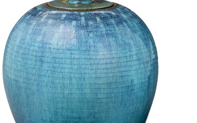 Wilhelm Kåge: A “Farstagods” lid jar modelled with five feet. Decorated with glazes in shades of blue. H. incl. lid 22.8 cm.