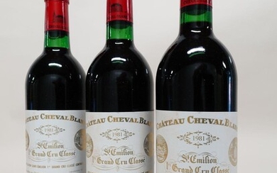 12 bouteilles CHÂTEAU CHEVAL BLANC 1981 1er GCC (A) Saint Emilion (5 base goulot