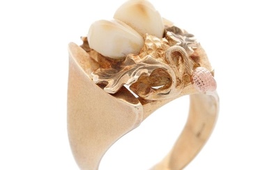 14ct yellow gold ring with oak leaf design and rose gold aco...