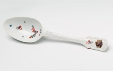 A Meissen porcelain serving spoon with the Su ...