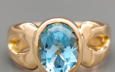 18 carat yellow gold ring with 3.00 ct Topaz