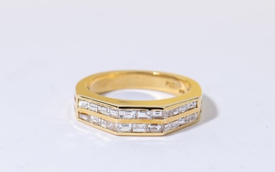 18K YELLOW GOLD ITALIAN DIAMOND RING, 5.70 dwt., 1.05ct.TW BAGUETTE...
