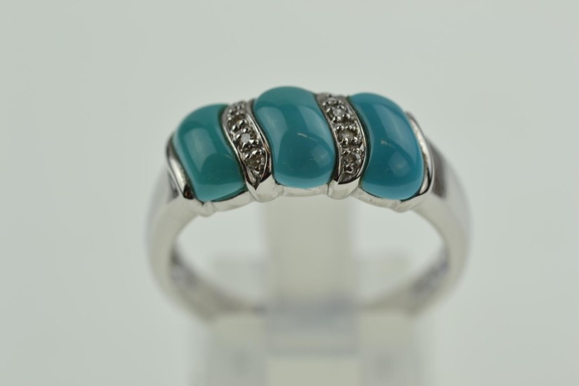 18ct white gold, diamond & turquoise ring, size R