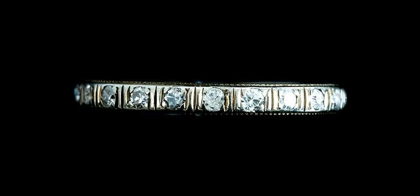 18k White Gold & Diamond Lohengrin Ring Band