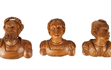 244 Rare suite de trois bustes de personnages civils en chêne sculpté. XVIème siècle 21...