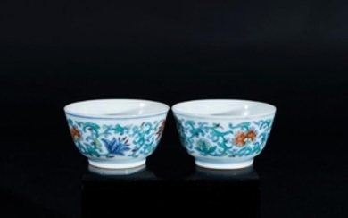 Arte Cinese A pair of ducai porcelain cups painted